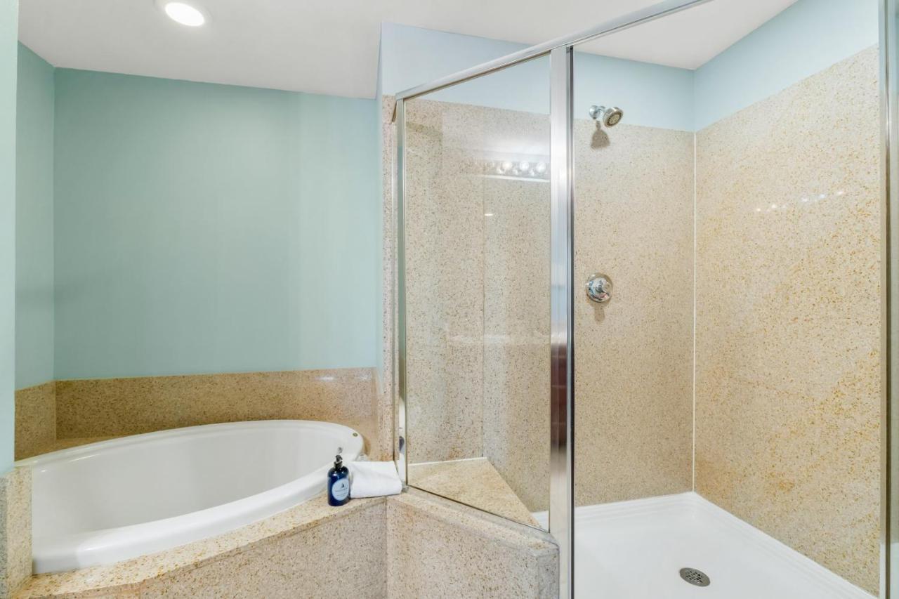 Laketown Wharf #422 By Nautical